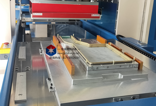 1766720228213729.png 通風(fēng)靠背墊模具_(dá)副本.png