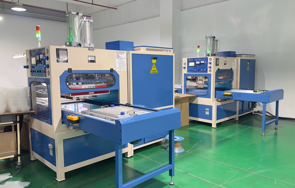 1766720438594305.jpg 汽車通風(fēng)袋高周波機(jī) - 副本_副本.jpg